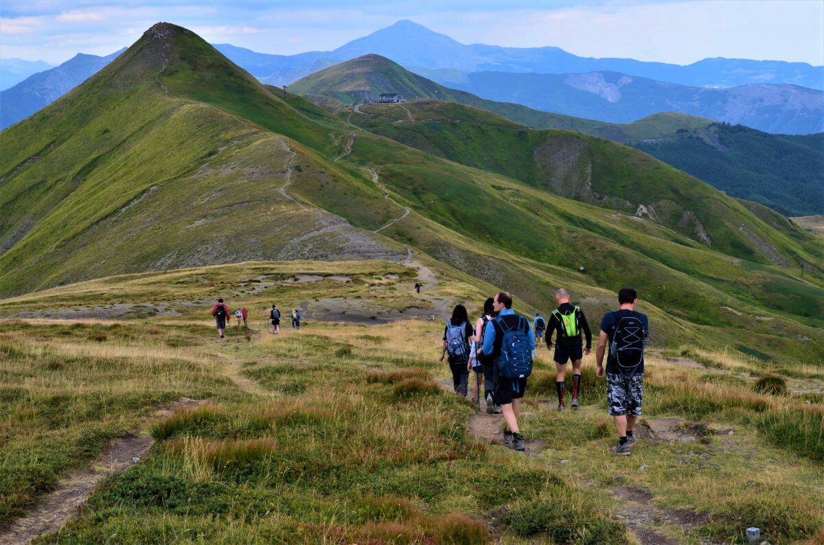 Il Lago Scaffaiolo: Escursione al Tramonto Il Lago Scaffaiolo: Escursione al Tramonto desktop picture