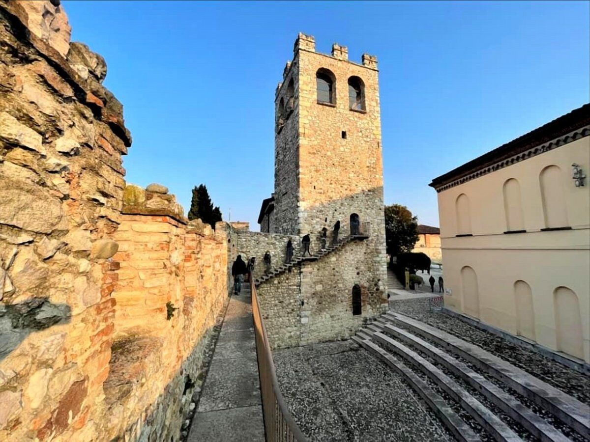 Tour tra i Tesori Culturali di Desenzano del Garda Tour tra i Tesori Culturali di Desenzano del Garda desktop picture