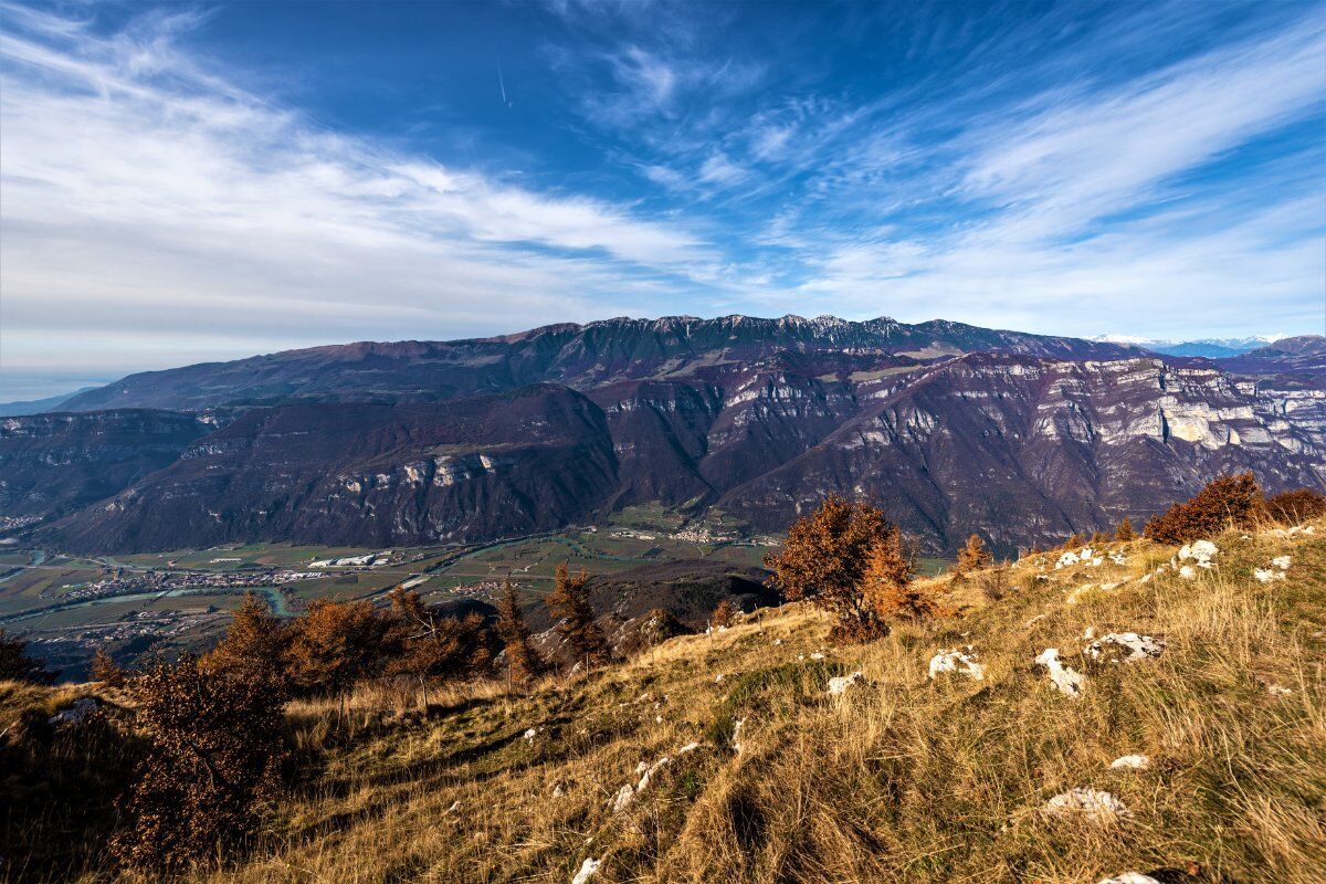 Trekking con vista sul Baldo: il Monte Castelcucco desktop picture