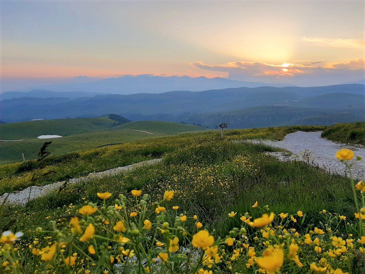 Trekking notturno in Lessinia: il Monte Pastello desktop picture