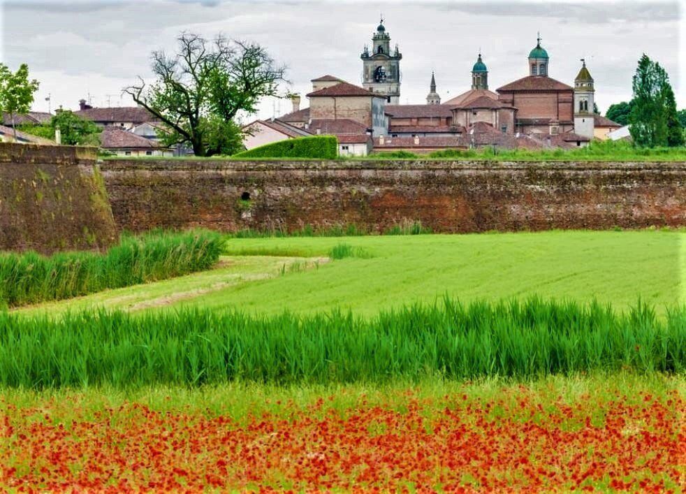 Sabbioneta: Un Tour nella Città Ideale del Rinascimento - POMERIGGIO Sabbioneta: Un Tour nella Città Ideale del Rinascimento - POMERIGGIO desktop picture