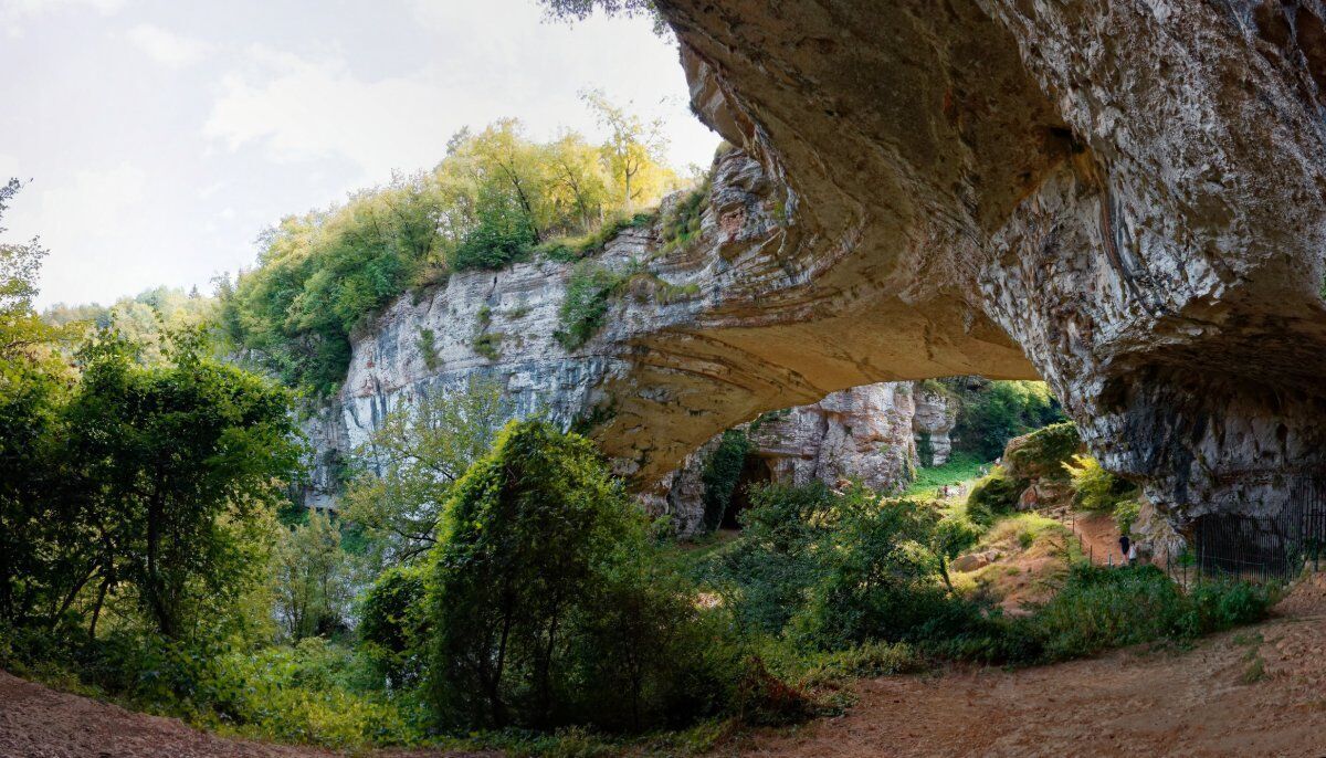 Trekking in Lessinia: Tra il Ponte di Veja e il Vaio della Marciora Trekking in Lessinia: Tra il Ponte di Veja e il Vaio della Marciora desktop picture