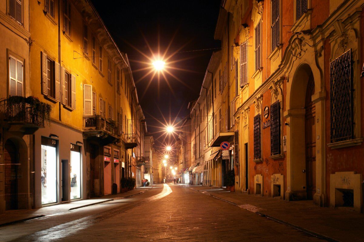 Reggio Emilia Medievale: Percorso Urbano tra Canali e Opifici desktop picture