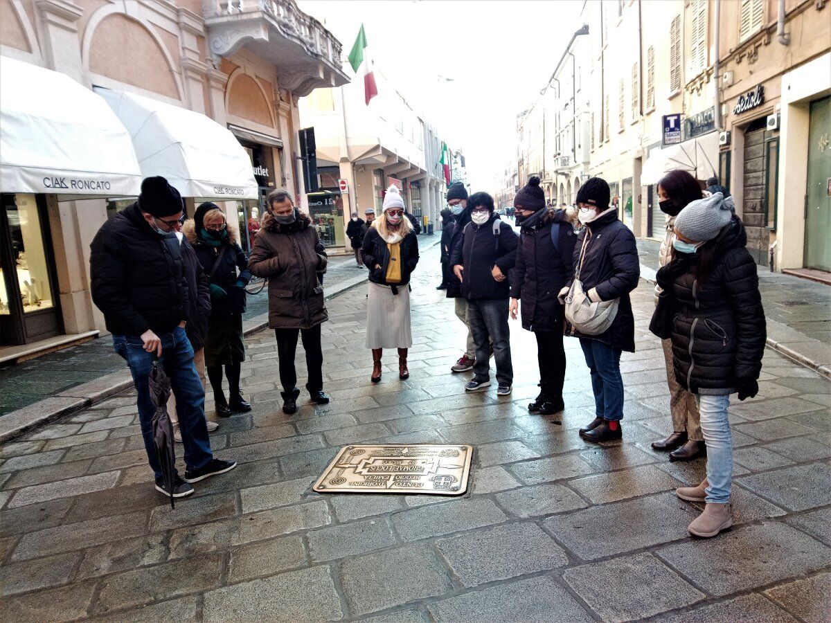 Reggio Emilia Medievale: Percorso Urbano tra Canali e Opifici desktop picture