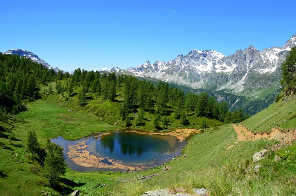 L’Occhio Blu di Devero e l’Ammaliante Lago delle Streghe L’Occhio Blu di Devero e l’Ammaliante Lago delle Streghe desktop picture