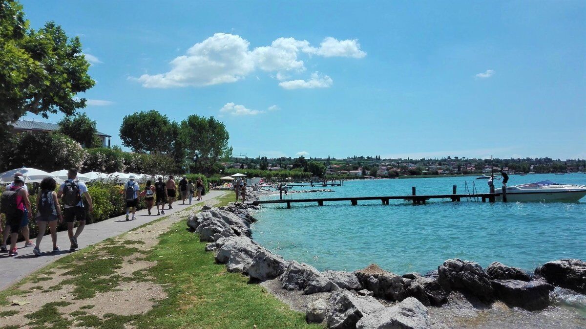 Passeggiata con Yoga tra gli Splendori di Lazise e Cisano desktop picture