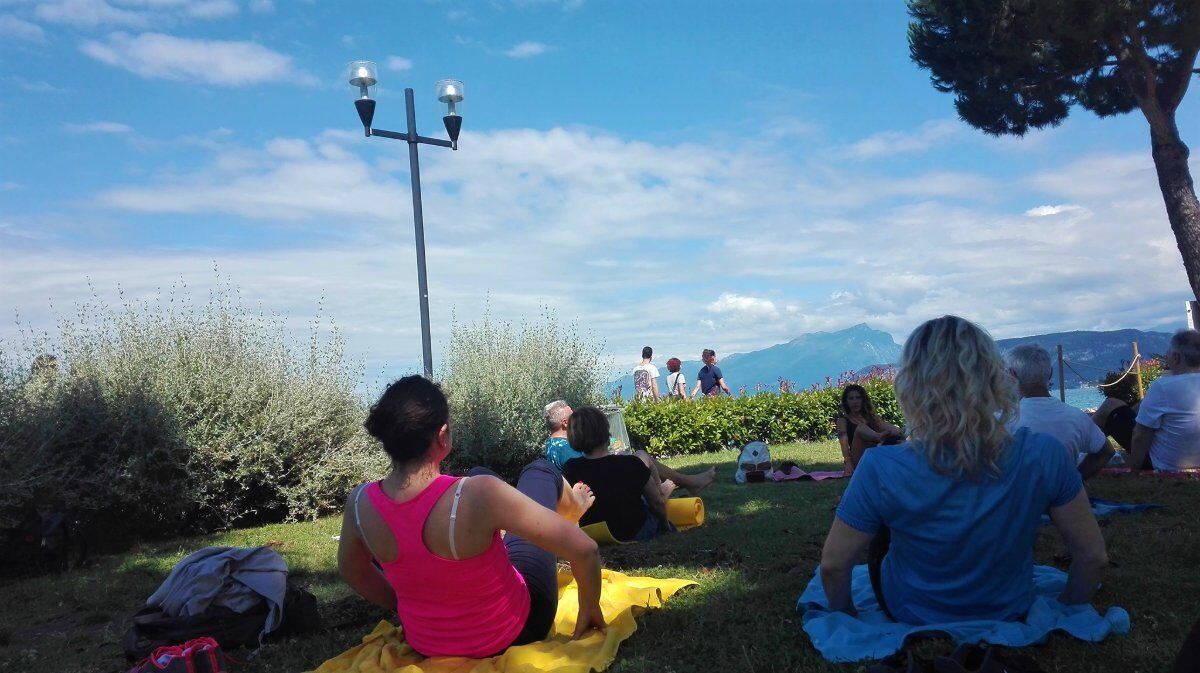 Passeggiata con Yoga tra gli Splendori di Lazise e Cisano desktop picture