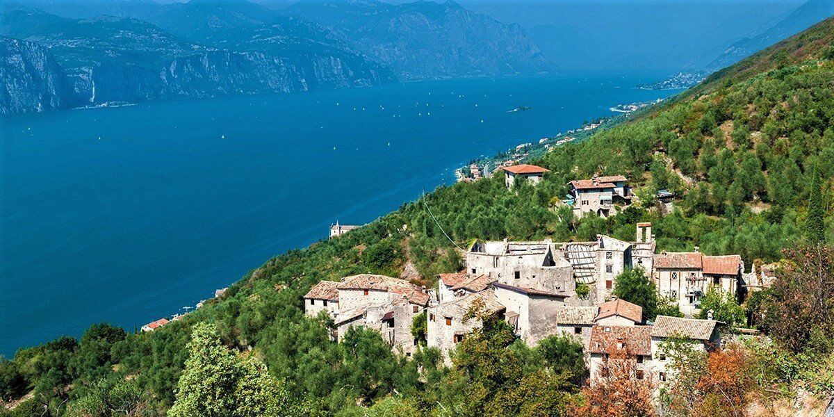 Walking Meditativo Vista Lago alle Pendici del Baldo Walking Meditativo Vista Lago alle Pendici del Baldo desktop picture