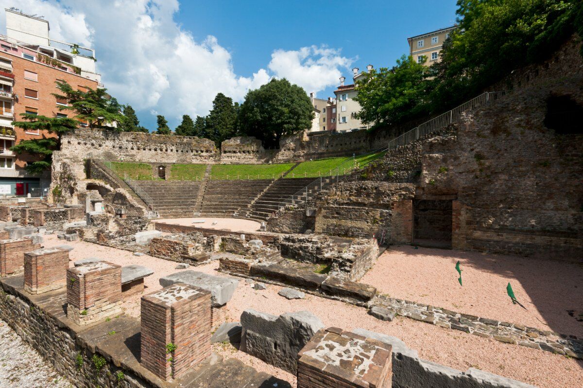 La Trieste dai Mille Volti: Un Tour dal Colle al Mare La Trieste dai Mille Volti: Un Tour dal Colle al Mare desktop picture