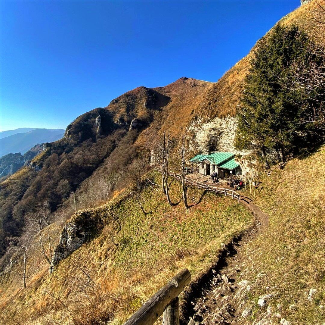 Nido d'Aquila sulle Colline del Prosecco: Il Bivacco ai Loff Nido d'Aquila sulle Colline del Prosecco: Il Bivacco ai Loff desktop picture