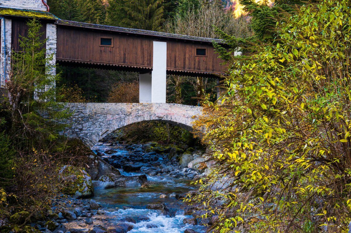 Bagni di Masino: I Fiabeschi Sentieri sulle Orme del Gigiat Bagni di Masino: I Fiabeschi Sentieri sulle Orme del Gigiat desktop picture