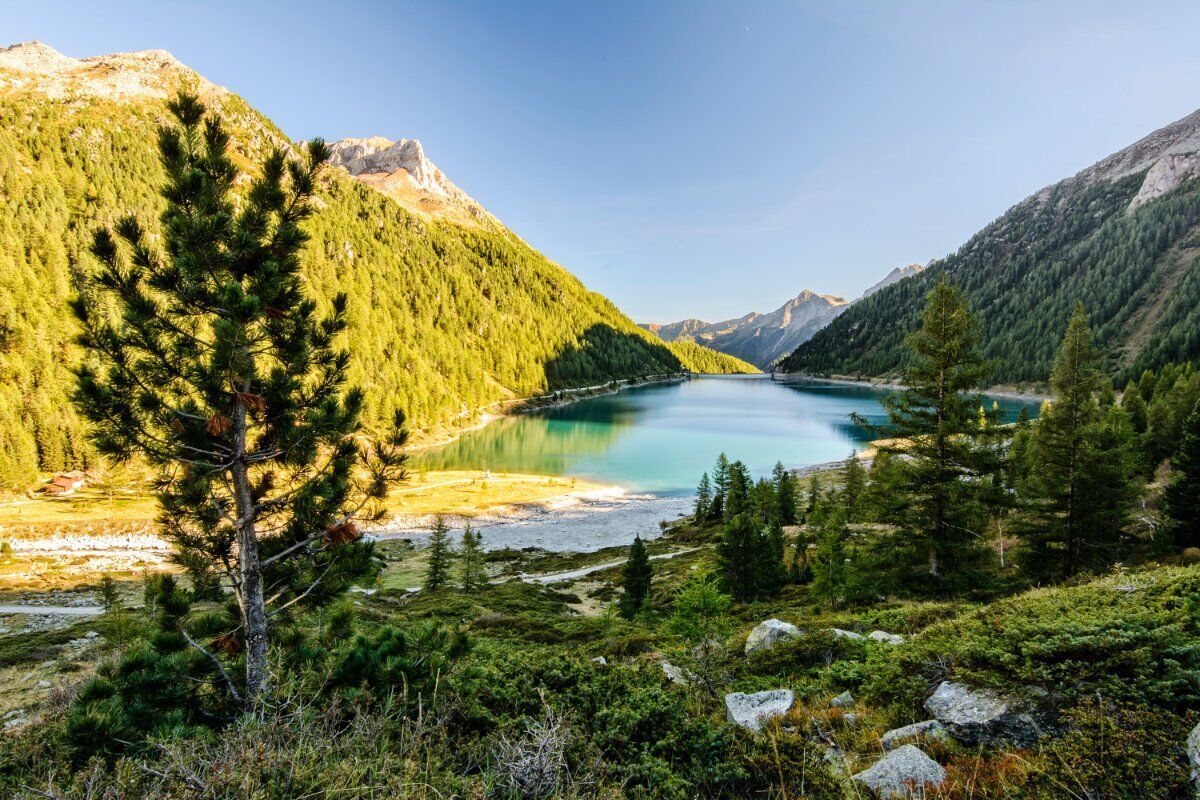 Dal Lago di Neves al Rifugio Porro: Un Percorso Inedito in Alto-Adige desktop picture