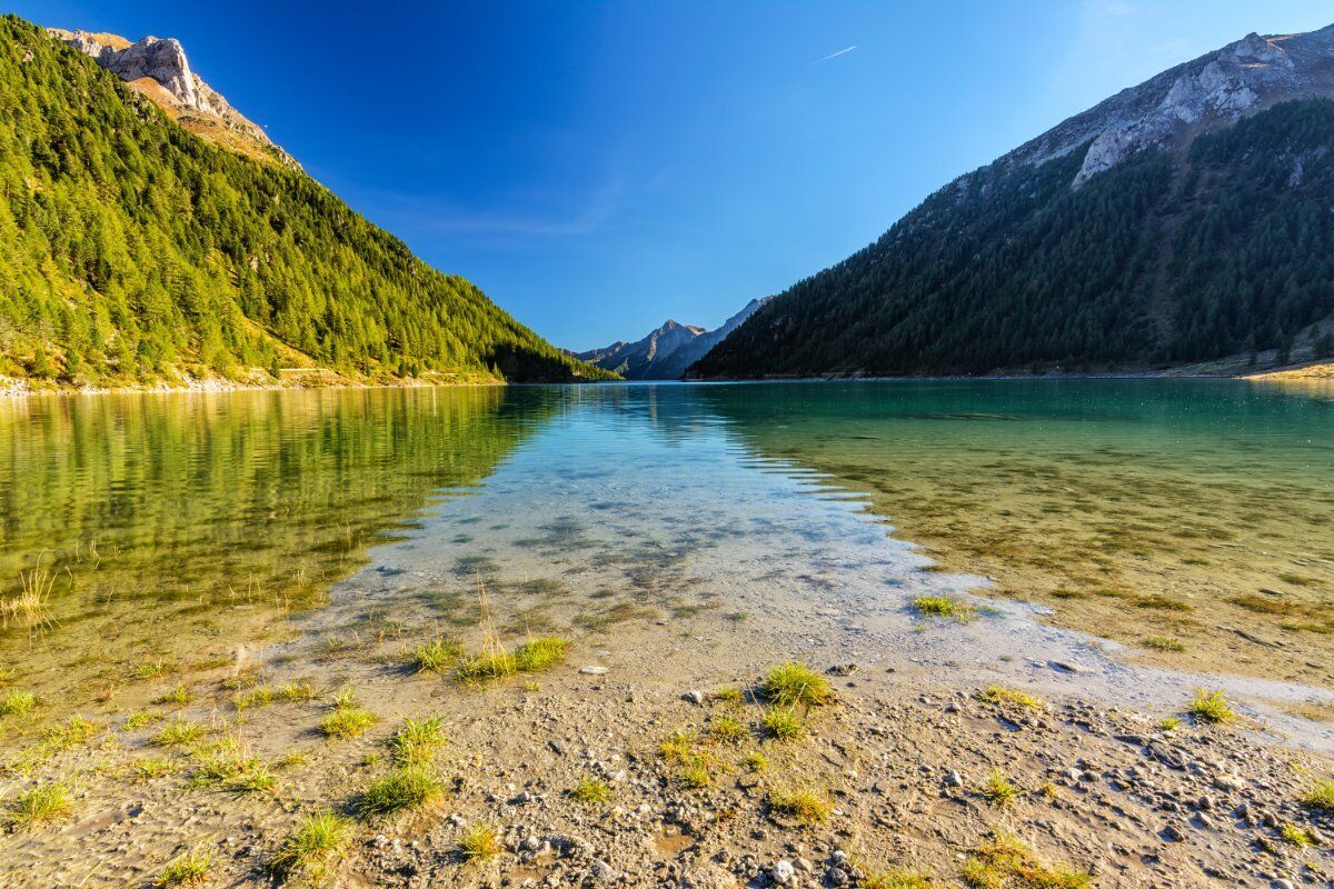 Dal Lago di Neves al Rifugio Porro: Un Percorso Inedito in Alto-Adige desktop picture