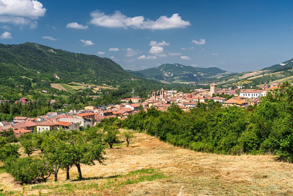 Passeggiata a Varzi: il borgo medievale dell'Oltrepò Pavese Passeggiata a Varzi: il borgo medievale dell'Oltrepò Pavese desktop picture
