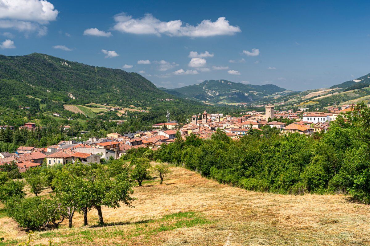 Passeggiata a Varzi: il borgo medievale dell'Oltrepò Pavese desktop picture