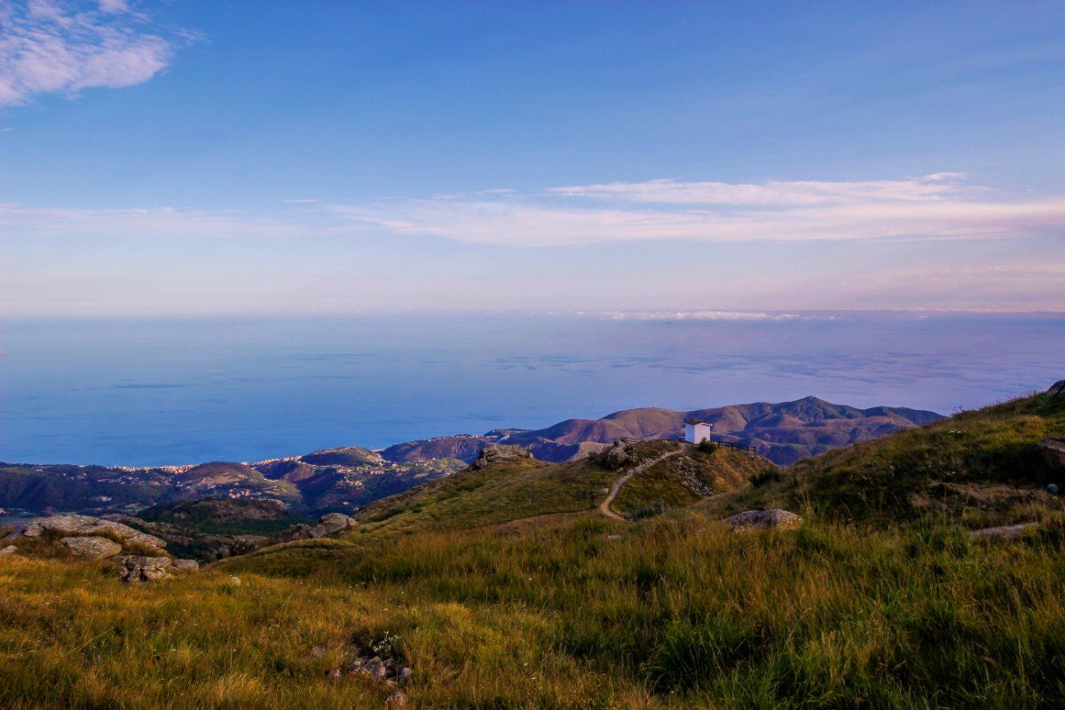 L'Alta Via del Sale: Trekking in Costa sui Monti Liguri - POMERIGGIO desktop picture