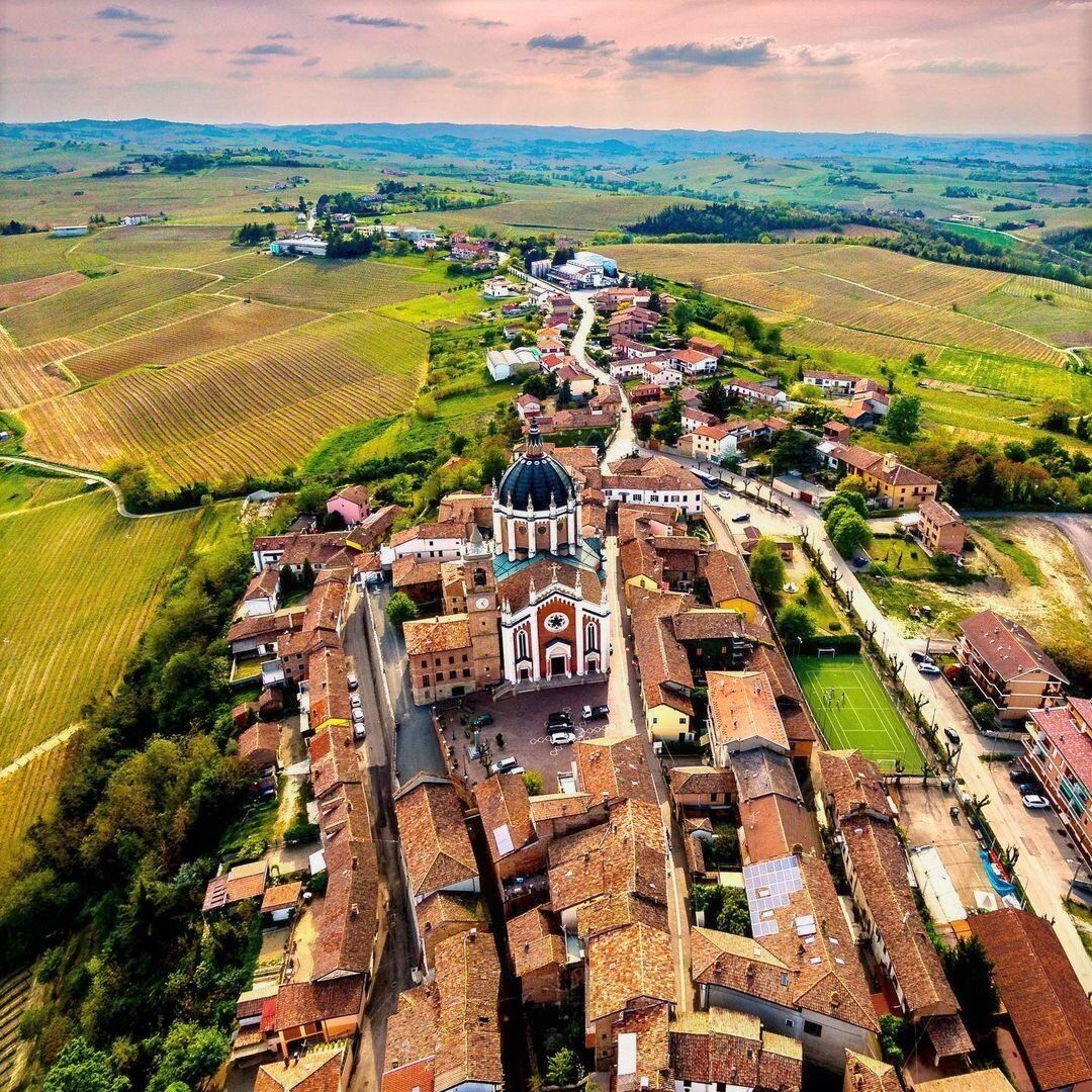 Dolce Percorso dalle Cinte Murarie di Fontanile alla Bellezza del Monferrato Dolce Percorso dalle Cinte Murarie di Fontanile alla Bellezza del Monferrato desktop picture