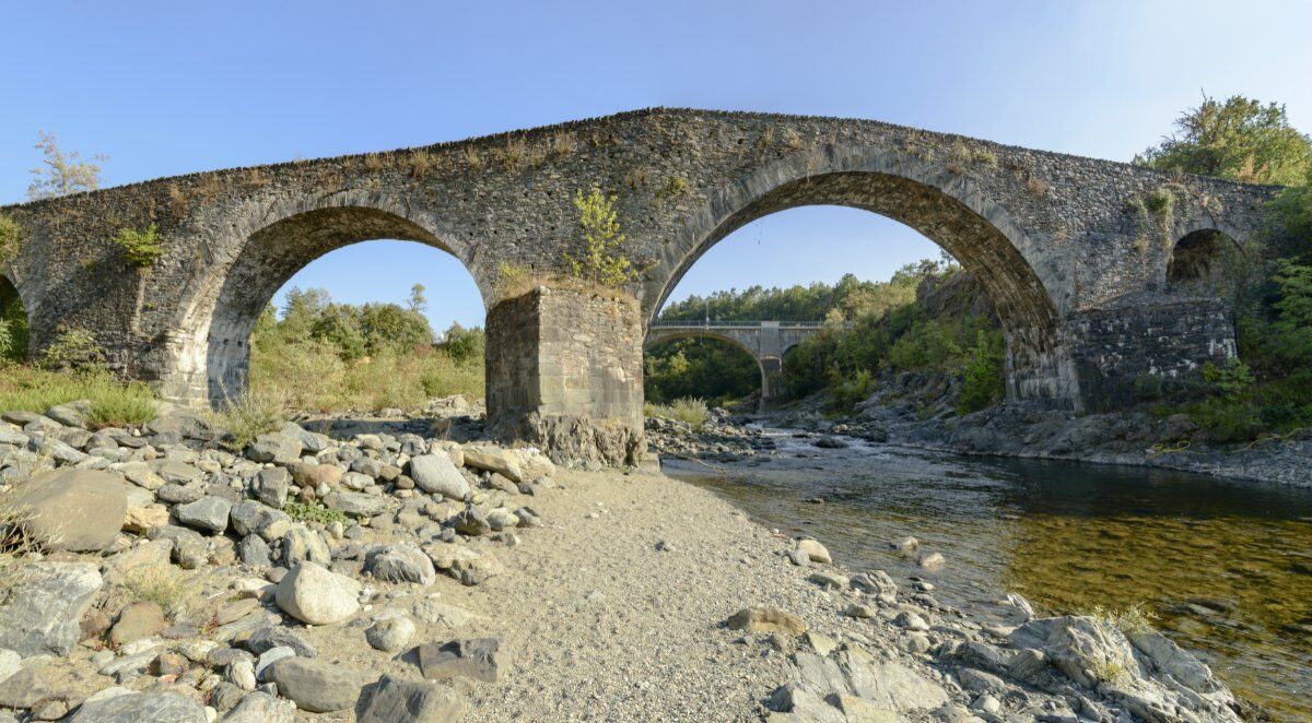 Badia di Tiglieto: Escursione tra Natura e Storia Badia di Tiglieto: Escursione tra Natura e Storia desktop picture