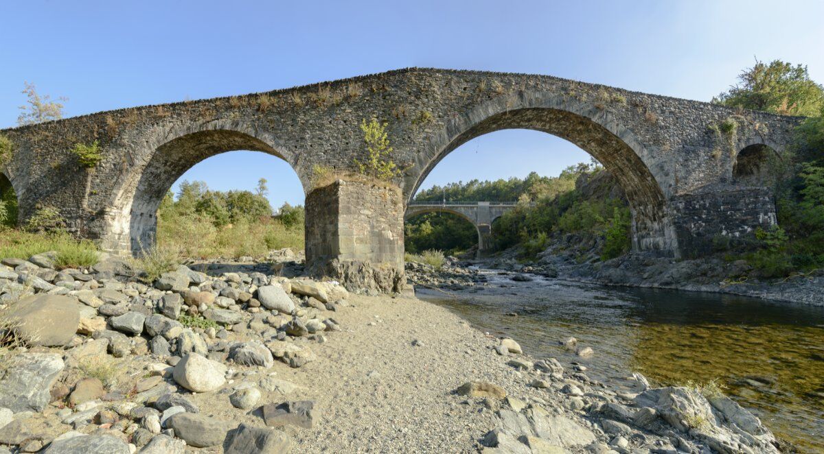 Badia di Tiglieto: Escursione tra Natura e Storia desktop picture