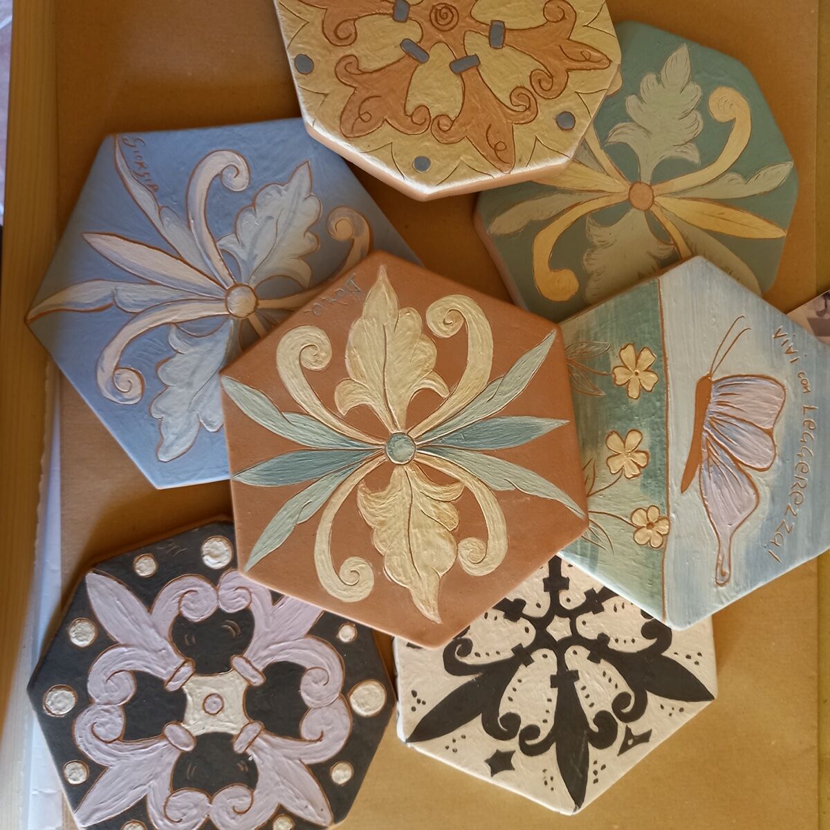 Corso dai Maestri Ceramisti: Impariamo la Decorazione con Argille Colorate Corso dai Maestri Ceramisti: Impariamo la Decorazione con Argille Colorate desktop picture