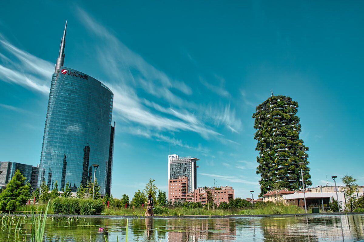 Milano Quartiere Porta Nuova: Tra il Design e la Street Art desktop picture