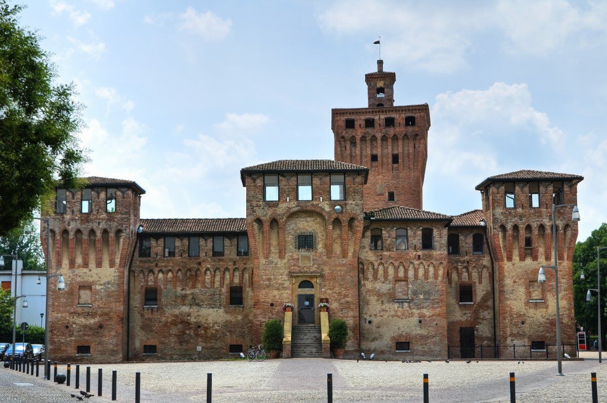 Cento: Tra Portici e Palazzi Storici, "La Piccola Bologna" desktop picture