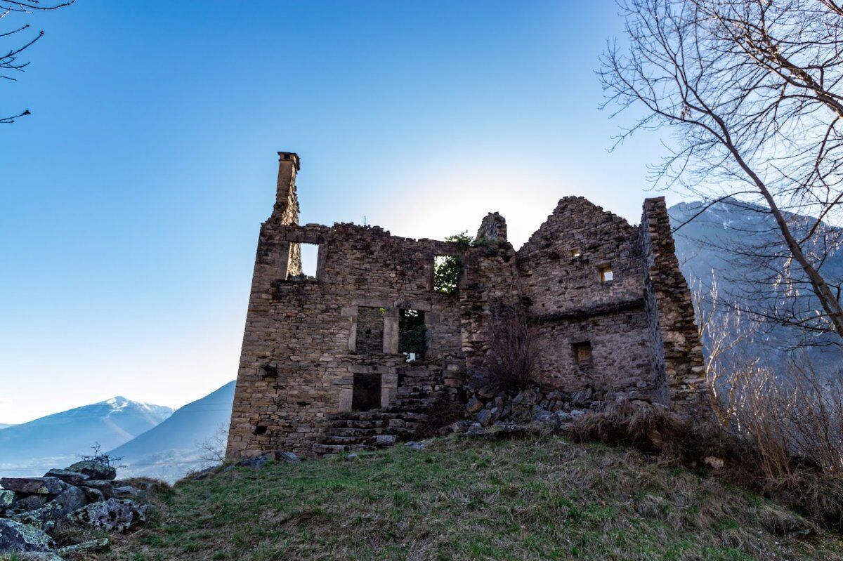 Un Percorso tra gli Antichi Borghi in Pietra della Riviera d’Ossola Un Percorso tra gli Antichi Borghi in Pietra della Riviera d’Ossola desktop picture