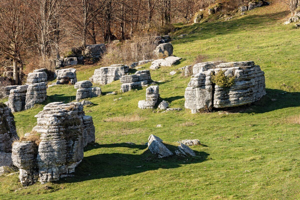 Misteriosa Città di Roccia nel Cuore della Lessinia: La Valle delle Sfingi - MATTINA Misteriosa Città di Roccia nel Cuore della Lessinia: La Valle delle Sfingi - MATTINA desktop picture