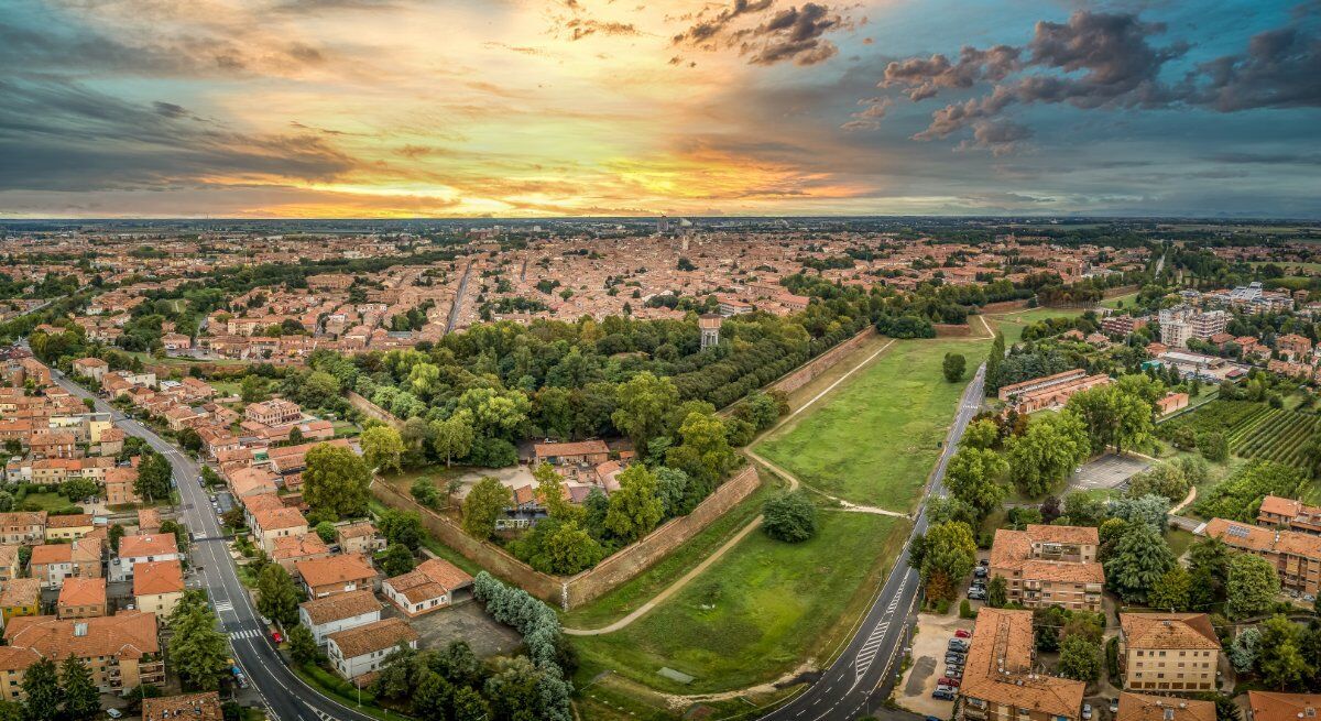 Ferrara: Tra Antichi Delitti e Magici Segreti desktop picture