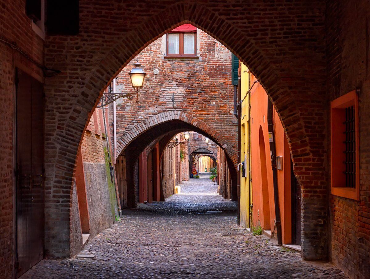 Ferrara: Tra Antichi Delitti e Magici Segreti desktop picture