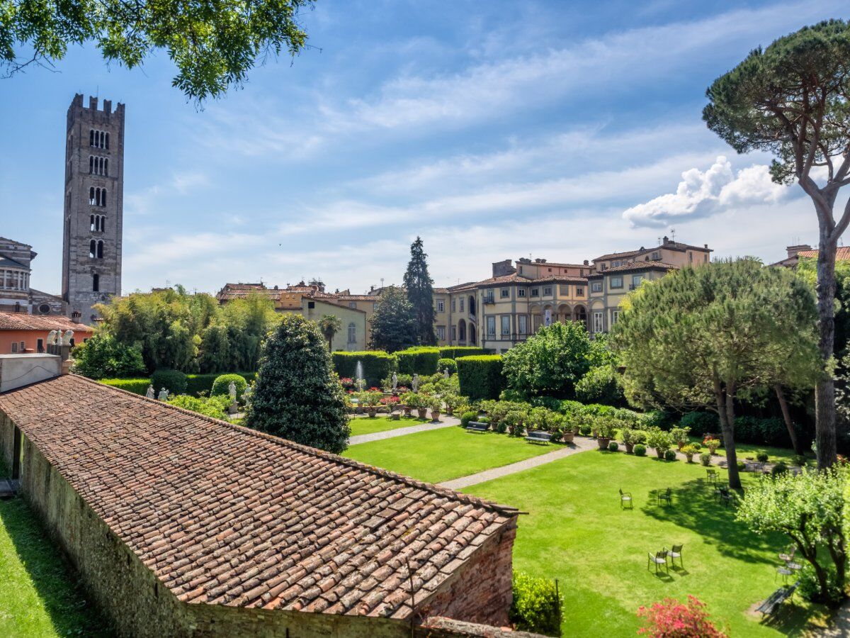 Lucca nel Verde: Spettacolari Giardini, Fontane e Alberi Secolari desktop picture