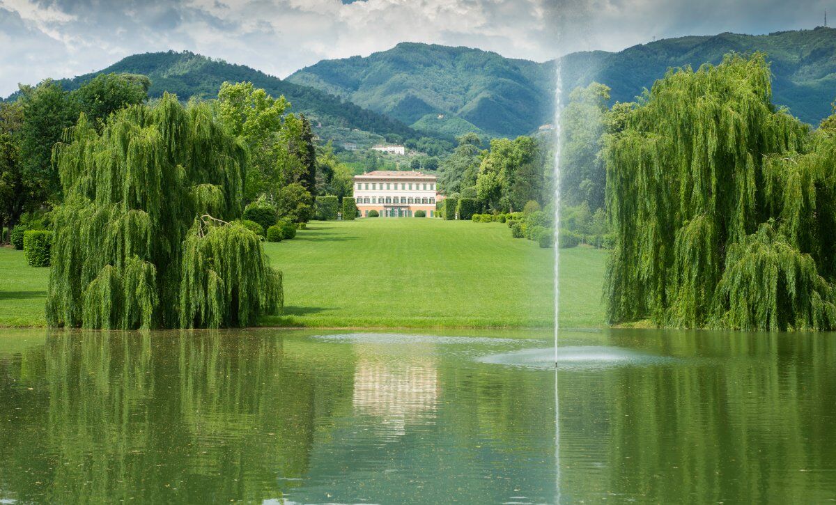 Lucca nel Verde: Spettacolari Giardini, Fontane e Alberi Secolari desktop picture