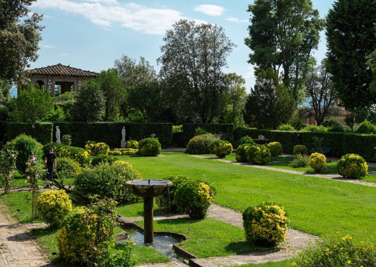 Lucca nel Verde: Spettacolari Giardini, Fontane e Alberi Secolari desktop picture