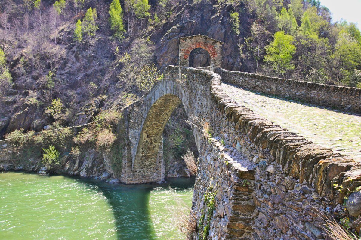 Un Tour tra Masche e Stregoni: Le Leggende Sospese sul Fiume Stura Un Tour tra Masche e Stregoni: Le Leggende Sospese sul Fiume Stura desktop picture