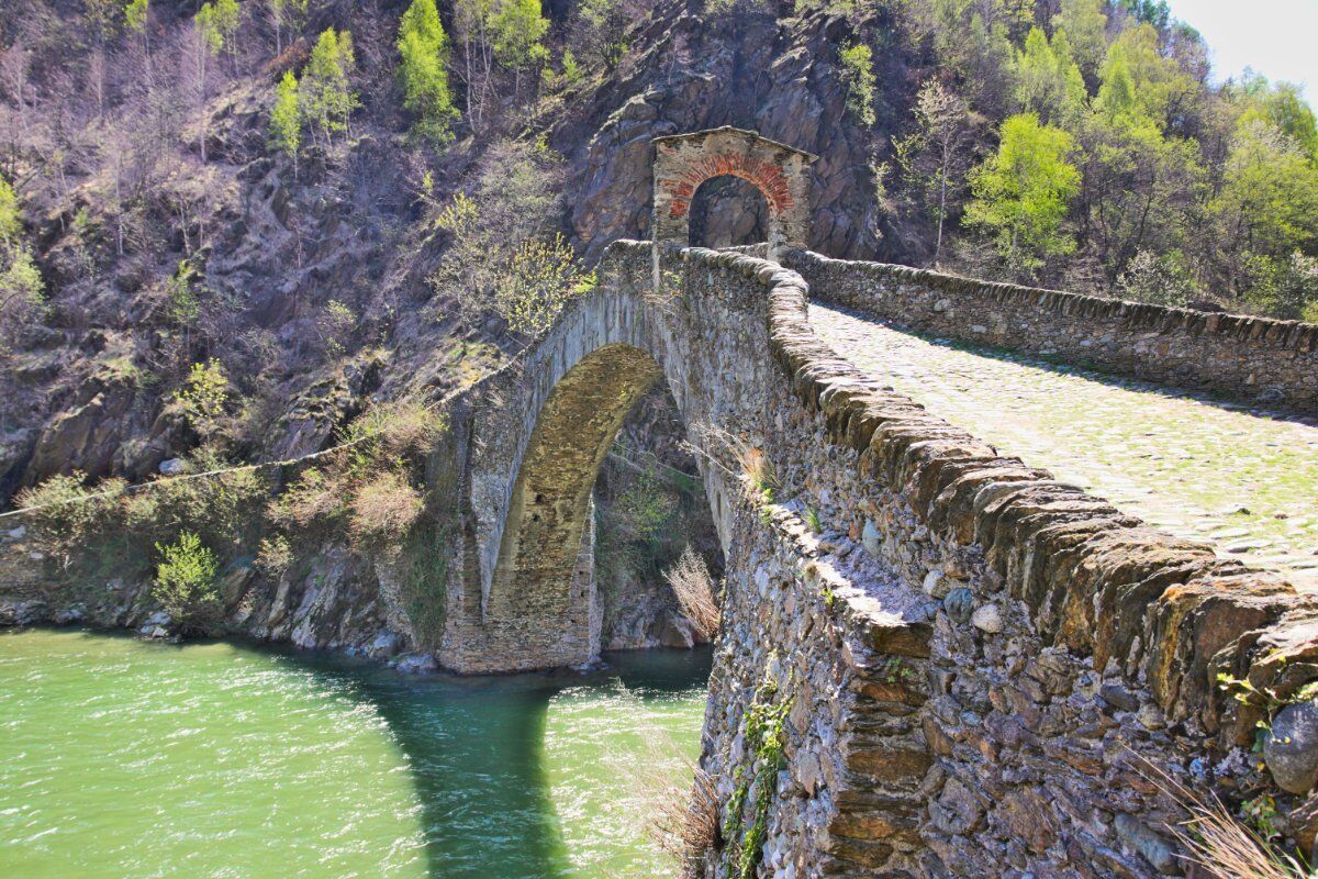 🎃Un Tour tra Masche e Stregoni: Le Leggende Sospese sul Fiume Stura🎃 desktop picture