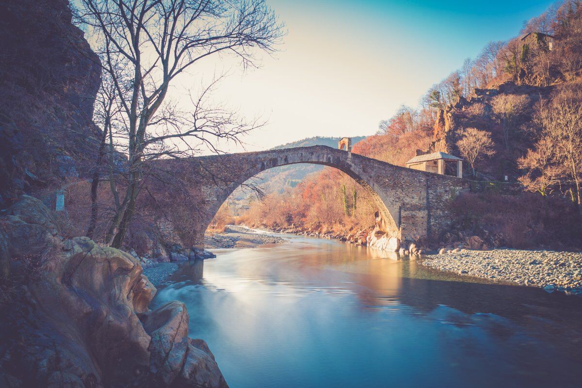 🎃Un Tour tra Masche e Stregoni: Le Leggende Sospese sul Fiume Stura🎃 desktop picture