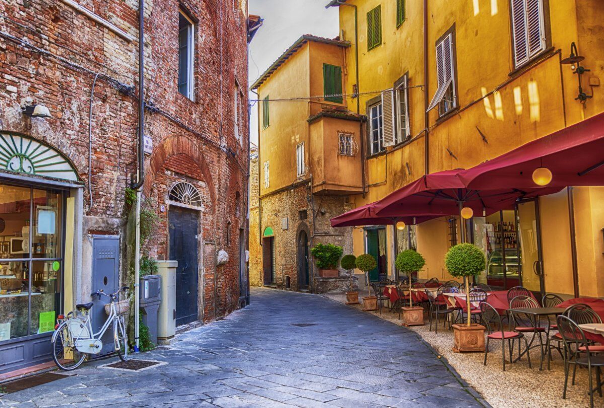 Tour guidato tra amori e intrighi nella Lucca Segreta Tour guidato tra amori e intrighi nella Lucca Segreta desktop picture