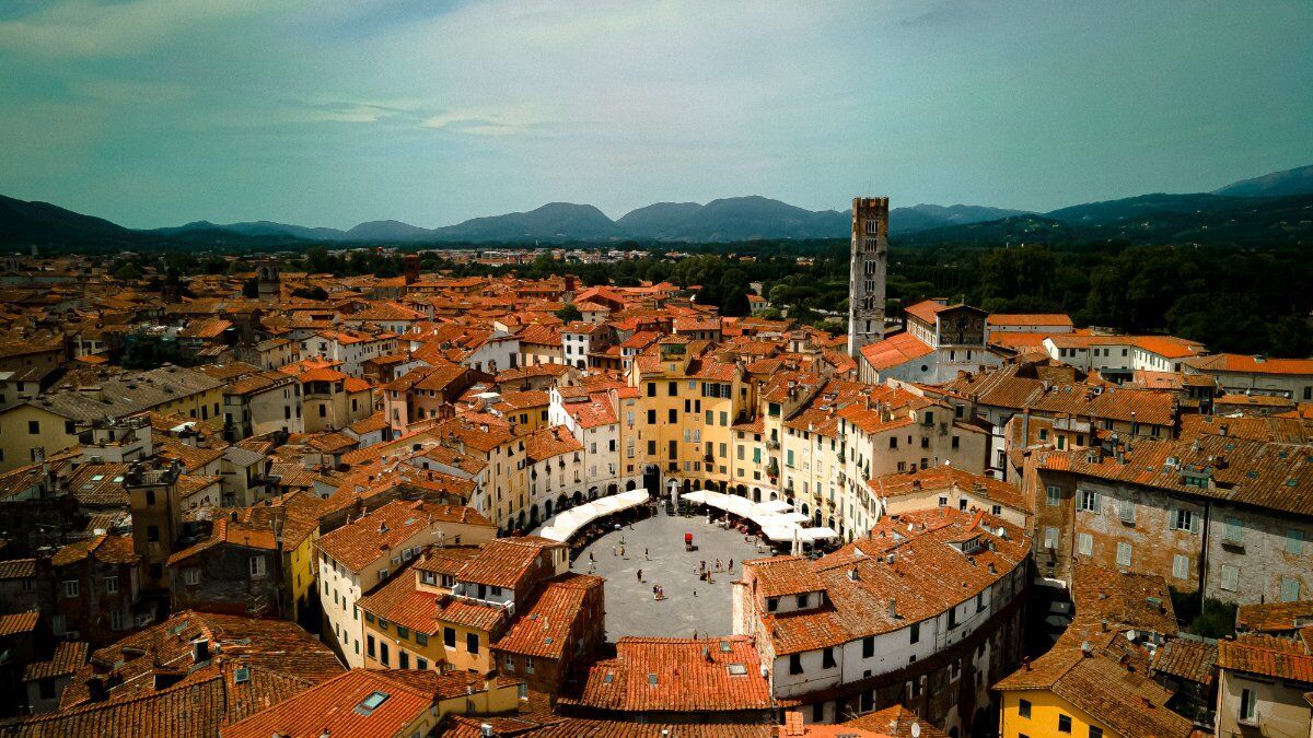 Tour guidato tra amori e intrighi nella Lucca Segreta desktop picture