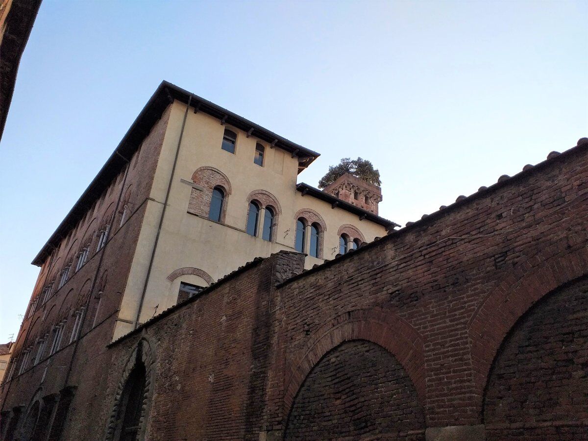 Lucca Misteriosa: itinerario tra miracoli e leggende desktop picture