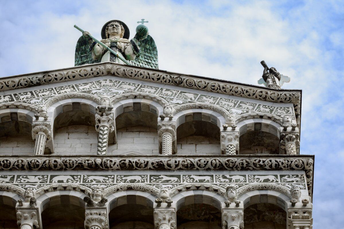 Lucca Misteriosa: itinerario tra miracoli e leggende desktop picture