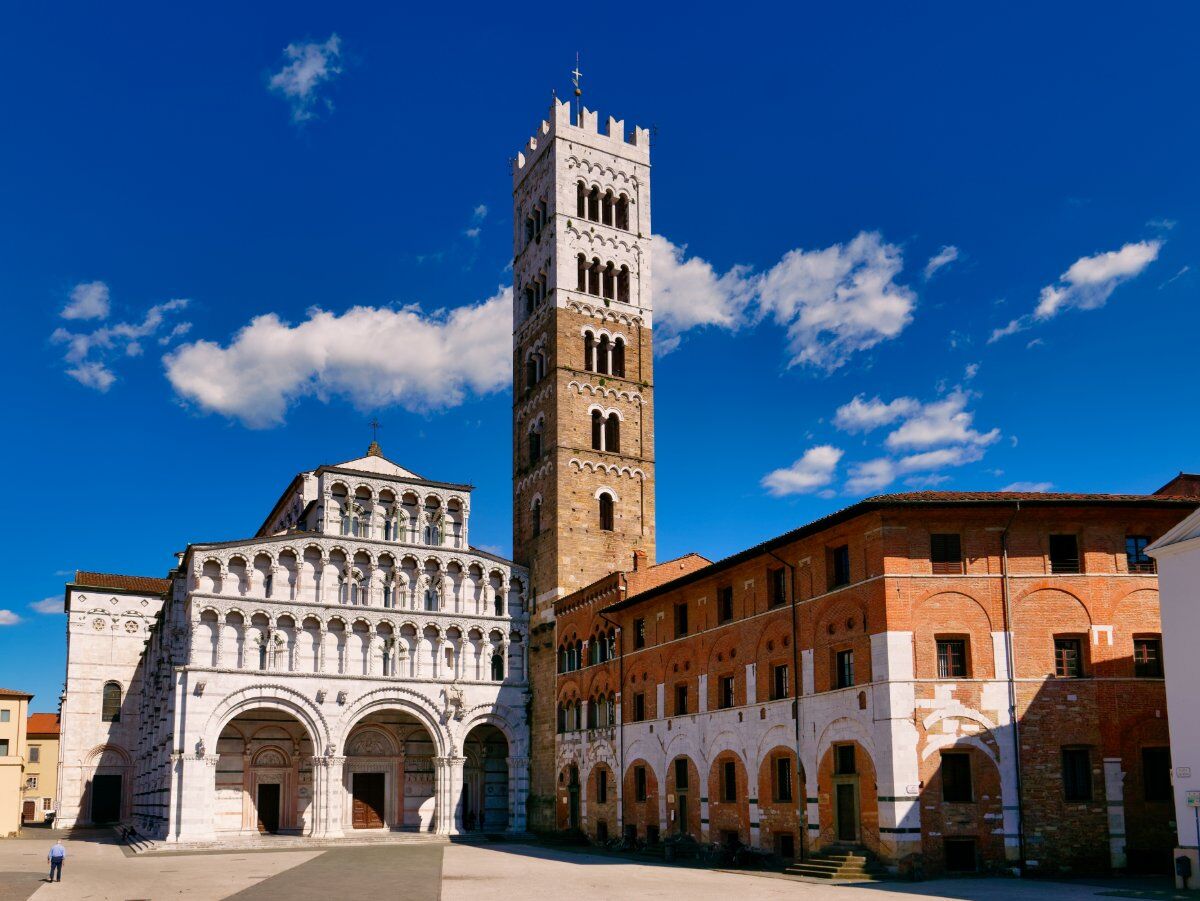 Lucca Misteriosa: itinerario tra miracoli e leggende desktop picture