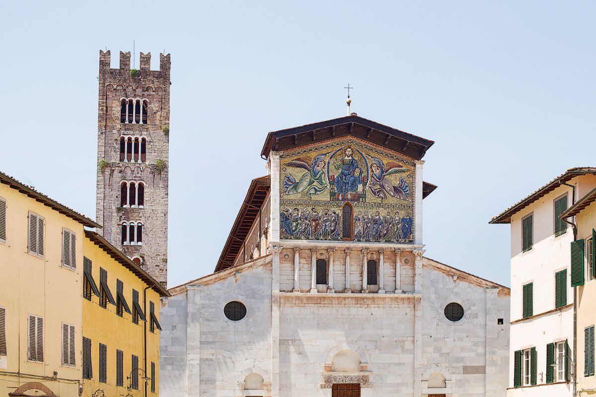 Lucca Misteriosa: itinerario tra miracoli e leggende desktop picture
