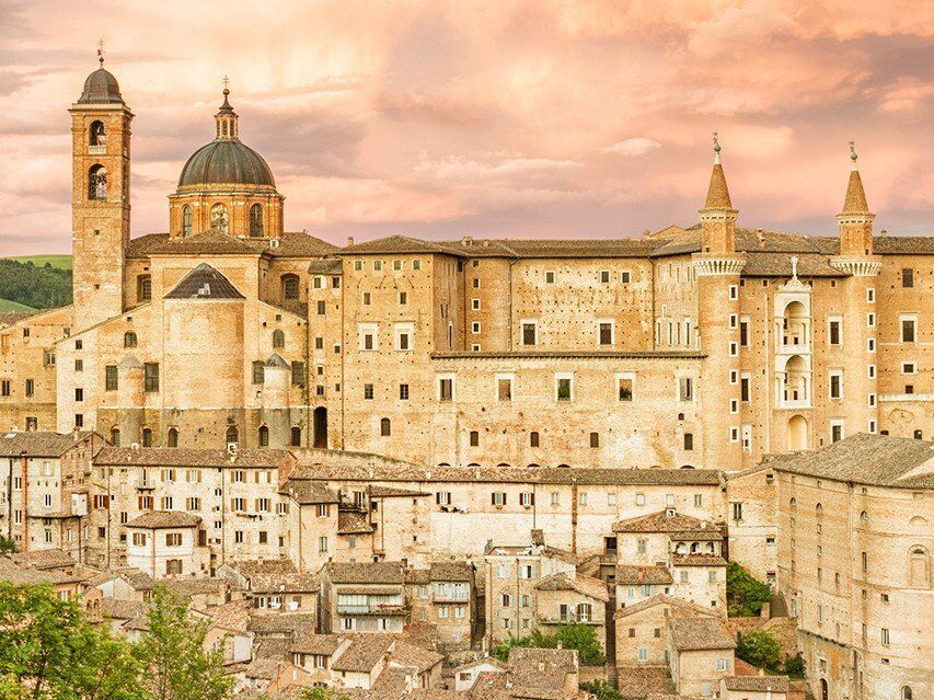 Urbino e Raffaello: La Culla del Rinascimento desktop picture