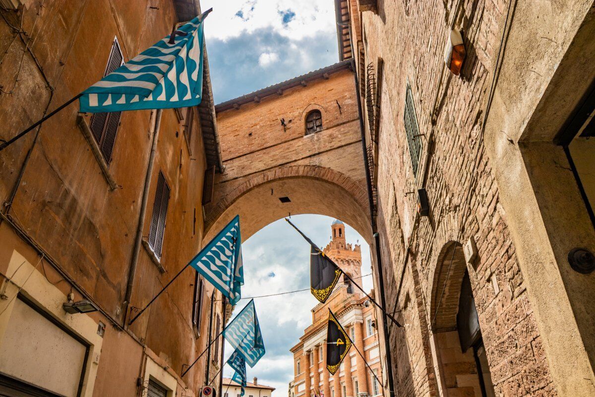 Tour Enogastronomico con Aperitivo a Foligno: Piccola Perla Umbra Tour Enogastronomico con Aperitivo a Foligno: Piccola Perla Umbra desktop picture
