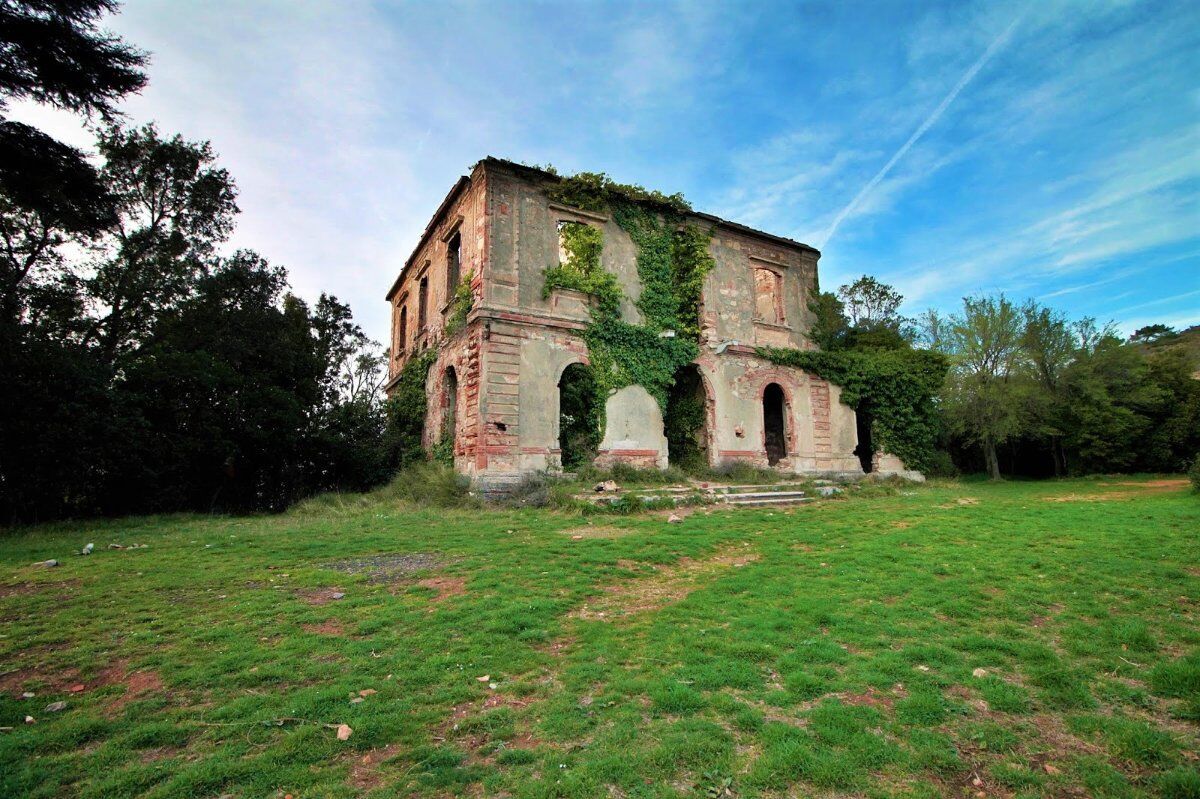 Escursione alla Villa del Polacco: Intrighi e Segreti dei Monti Pisani desktop picture