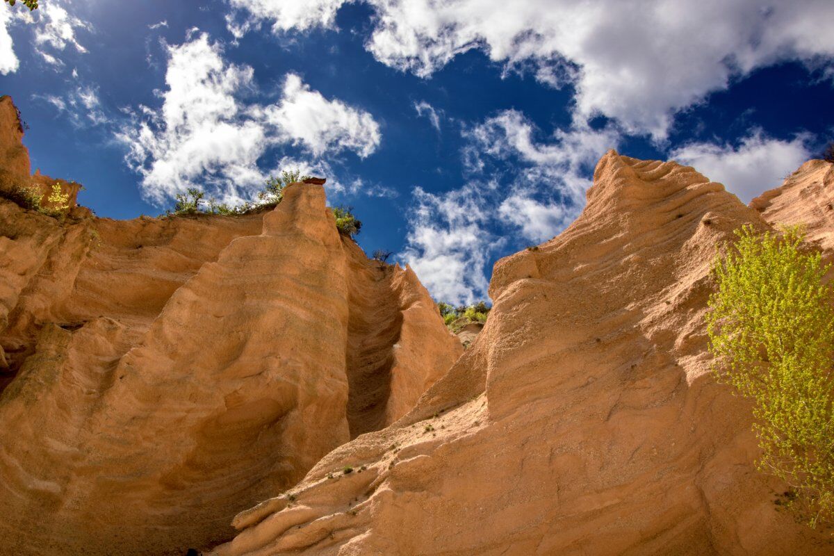 Tramonto alle Lame Rosse: Un Canyon Infuocato nei Monti Sibillini desktop picture