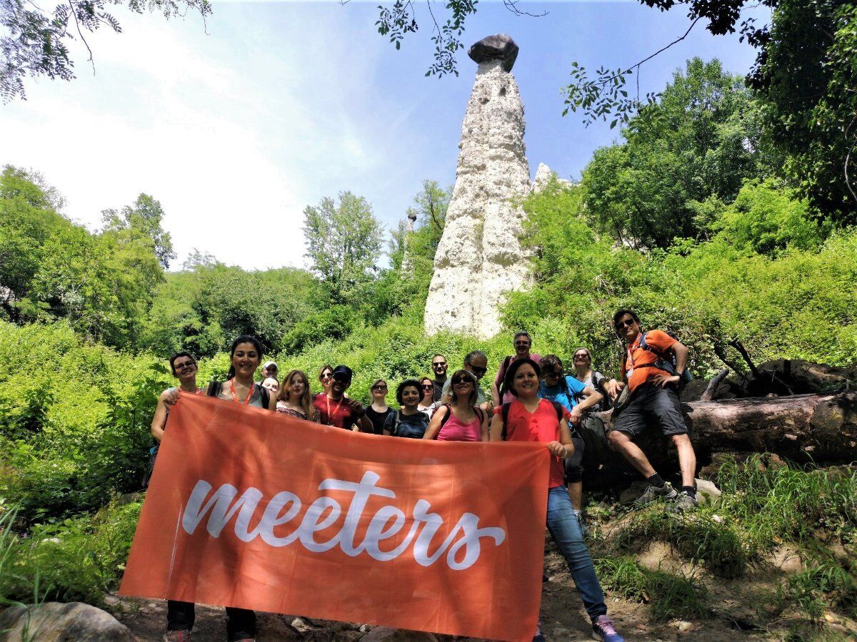 Camminata tra le maestose Piramidi di Zone sul Lago d'Iseo Camminata tra le maestose Piramidi di Zone sul Lago d'Iseo desktop picture