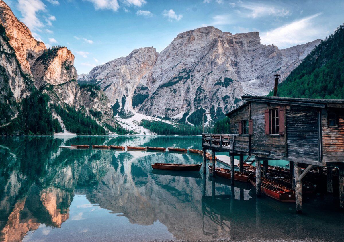 Il Lago di Braies: Un Trekking da Sogno nel Cuore delle Dolomiti Il Lago di Braies: Un Trekking da Sogno nel Cuore delle Dolomiti desktop picture