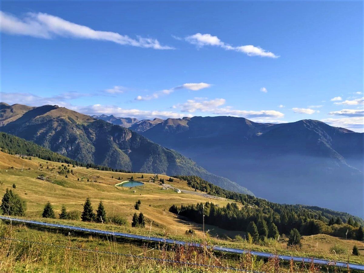 Escursione alla Corna Blacca: Regina delle piccole Dolomiti Bresciane desktop picture