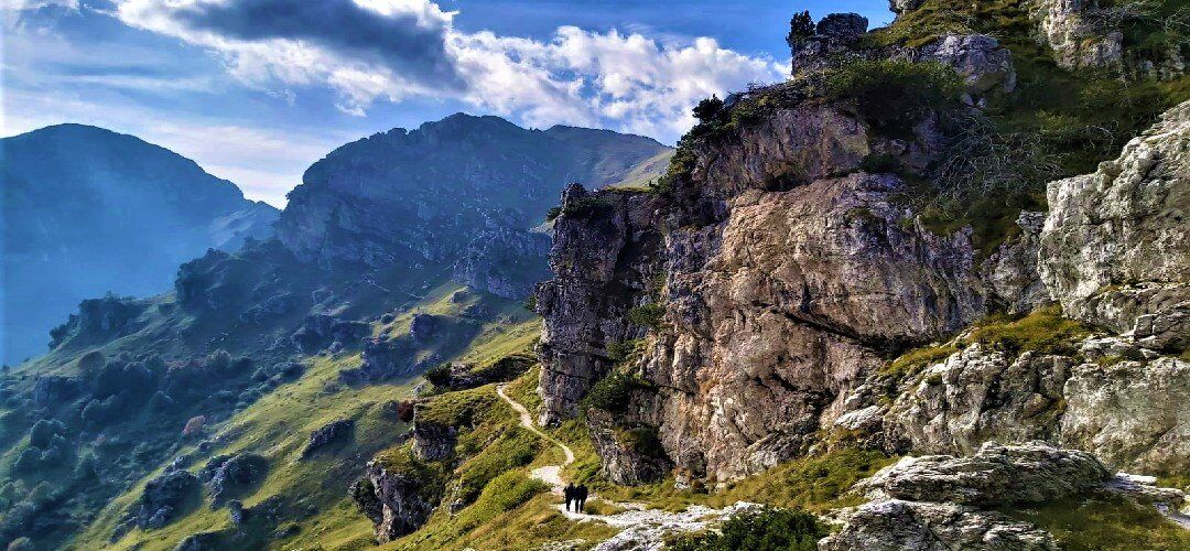 Escursione alla Corna Blacca: Regina delle piccole Dolomiti Bresciane desktop picture